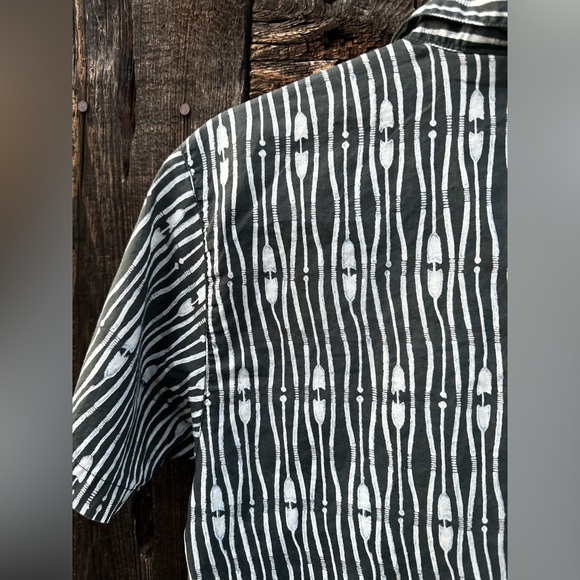 Vintage Patagonia Deep Green & White Wave Print Button Up Cotton Athletic Shirt - Picture 7 of 10